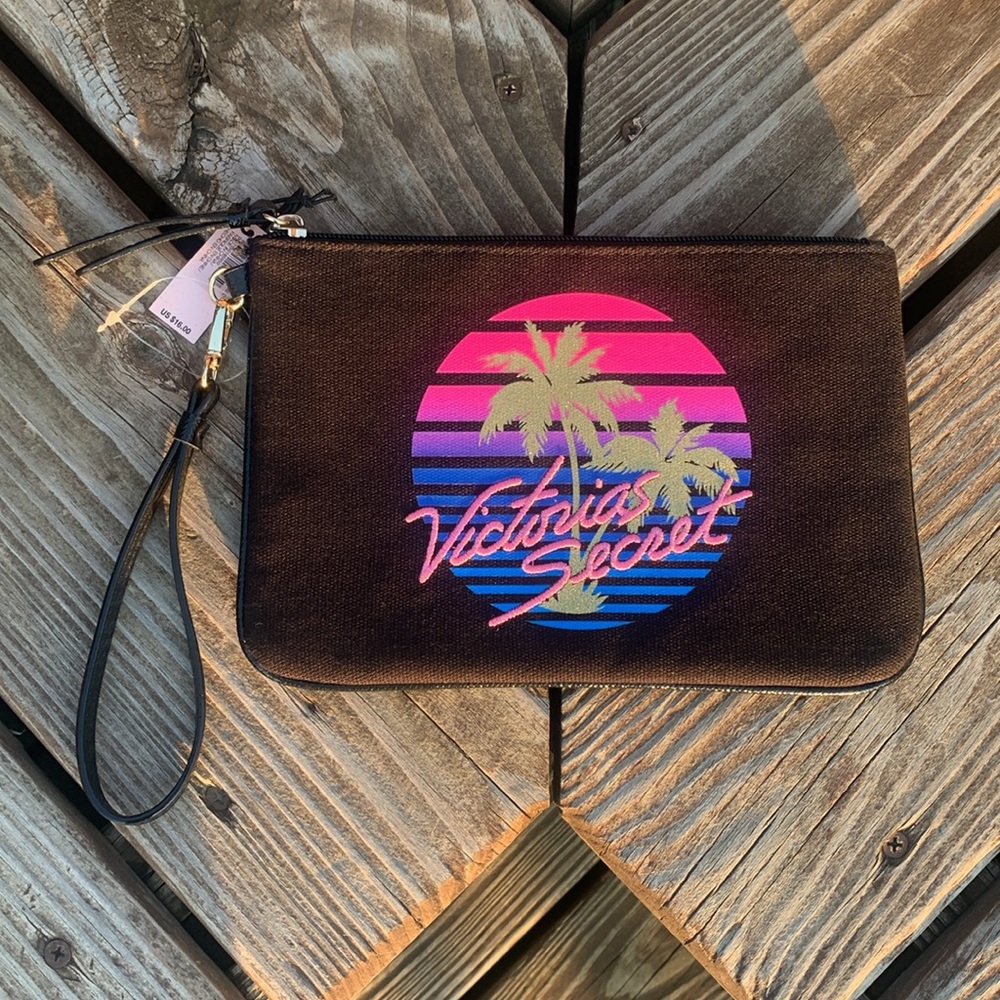 NWT Victoria’s Secret wristlet, zip close, beach sunset design.